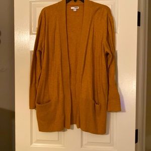 Cardigan in spicey gold